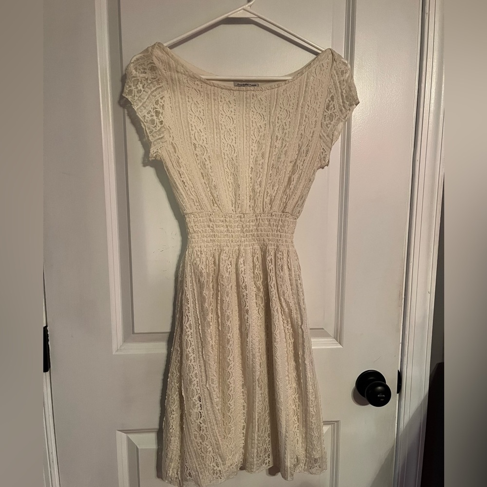A Charolette Russe Cream lace dress size Medium
